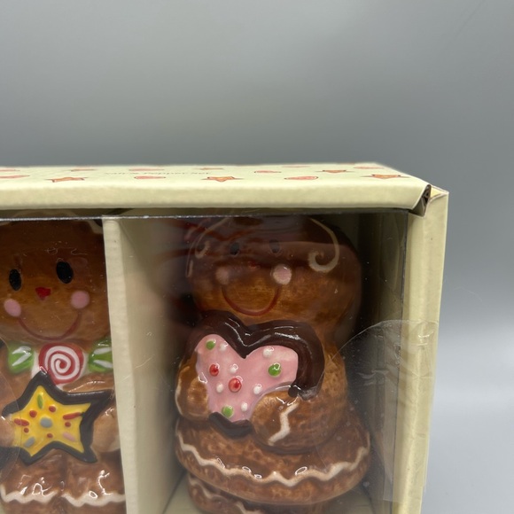 Potter’s  Studio Gingerbread Boy & Girl Christmas Salt And Pepper Shakers New - Picture 3 of 4